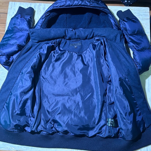 Uniqlo Navy Puffer - Picture 5 of 5